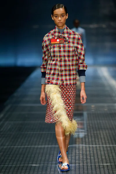 Look 10